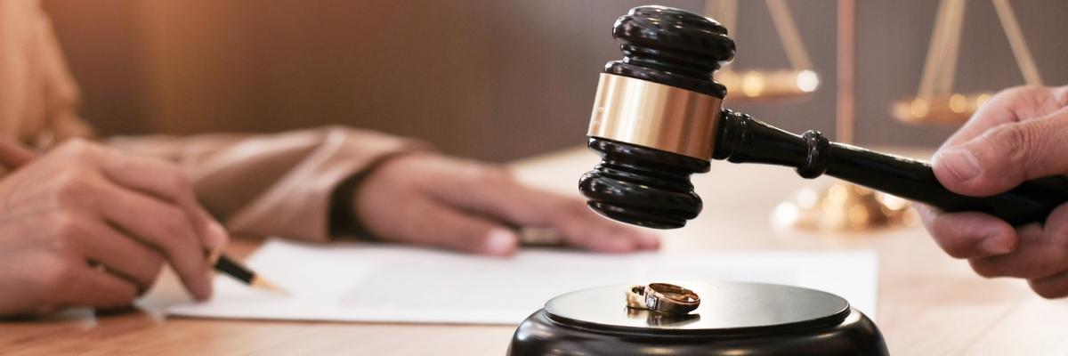 离婚赔偿和婚内赔偿均不同于婚姻法和有关司法解释规定的离婚中共同财产分割时的照顾原则